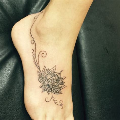 tatuajes en pies de mujer|Ideas bellas de tatuajes en pies para mujeres